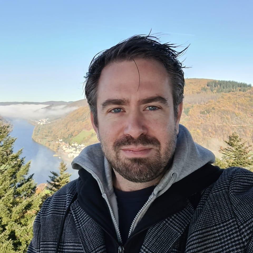 Derek T., Travel Blogger