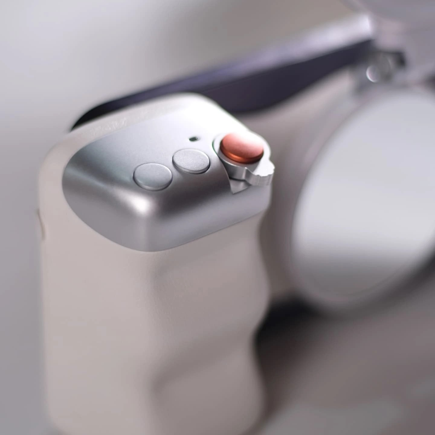 MagShot™ Pro – Magnetic Phone Camera Grip with Dual-Sided Fill Light & Bluetooth Shutter